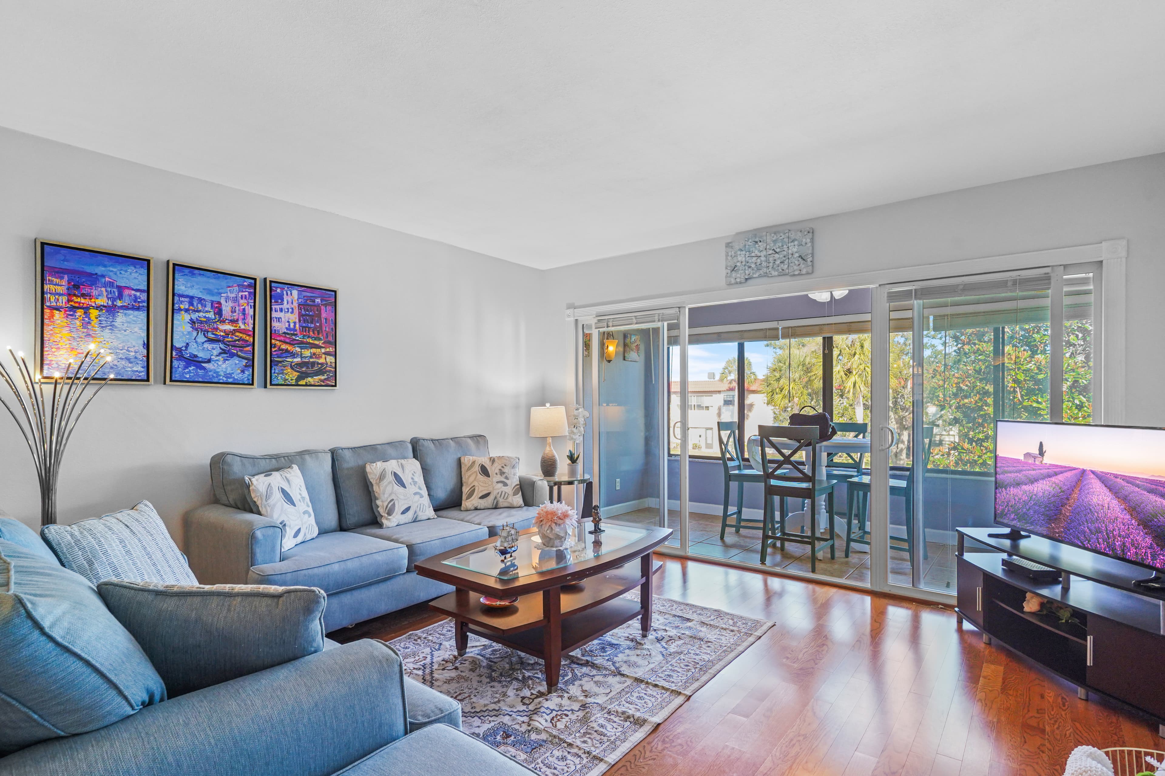 Spacious 2-Bedroom Condo in the Heart of Belleair